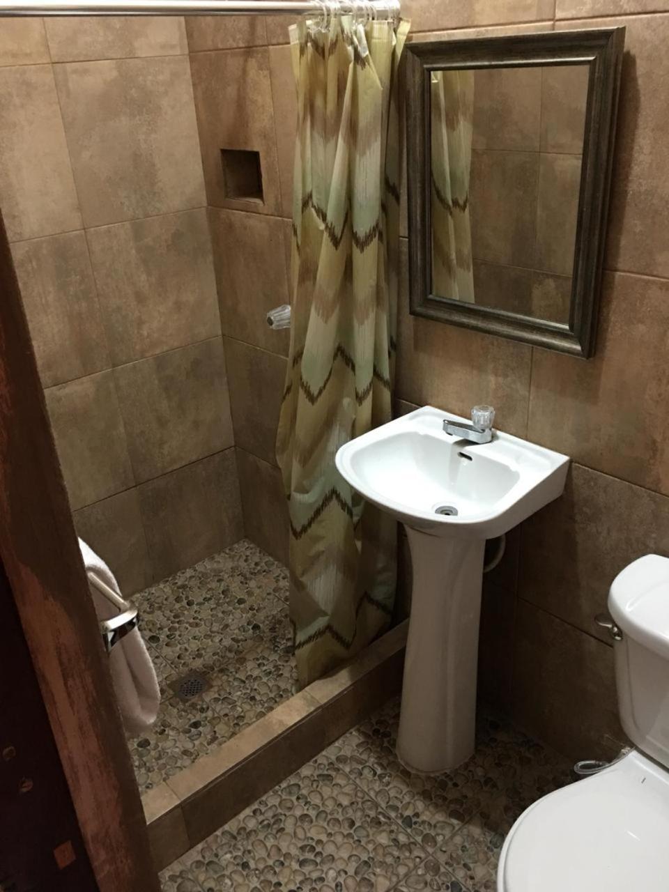 Hotel El Reformador Puerto Barrios Eksteriør bilde