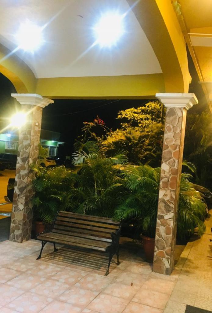 Hotel El Reformador Puerto Barrios Eksteriør bilde