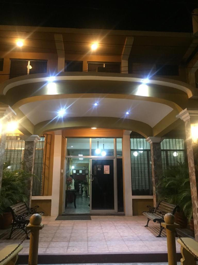 Hotel El Reformador Puerto Barrios Eksteriør bilde